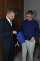 Zoran Đinđić i Bil Gejts. 06. avgust 2001. godine